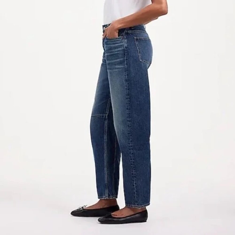 Madewell The Curvy Darted Barrel Leg Jean in Irmo Wash - Picture 2 of 10